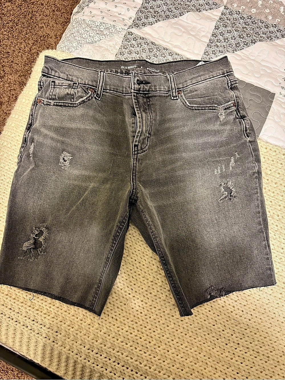 Old Navy Mid-Rise Boyfriend Denim Shorts Gray Size 6